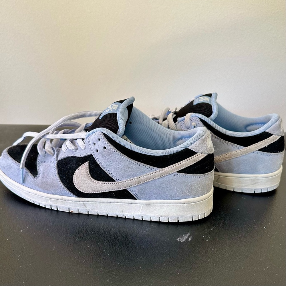 Nike Men's Black and Light Gray Sneakers